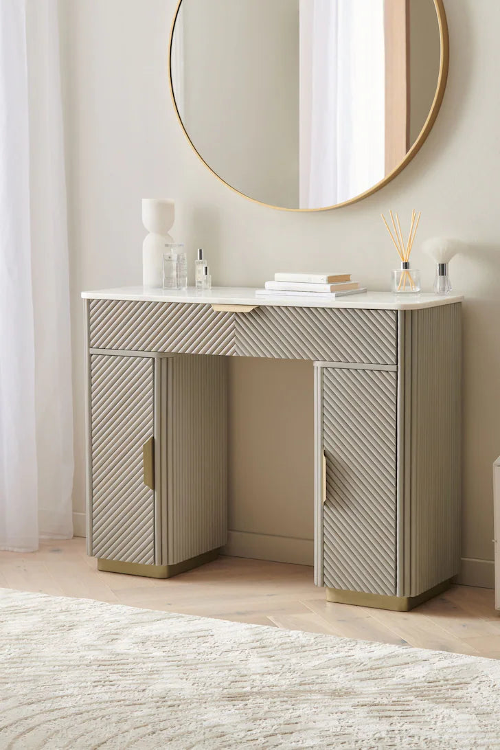 Vegas Dresser