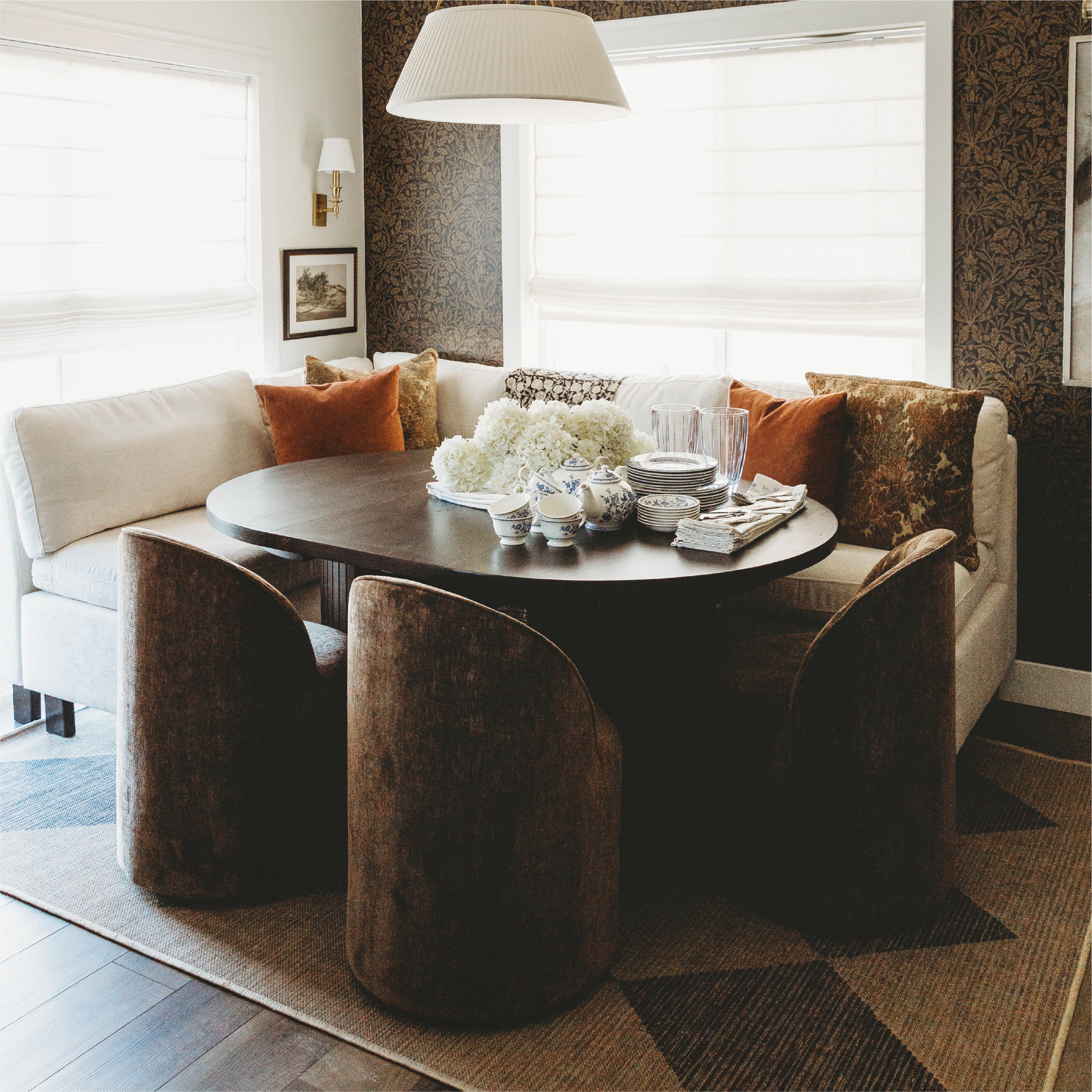 Oakline Grande Dining Set