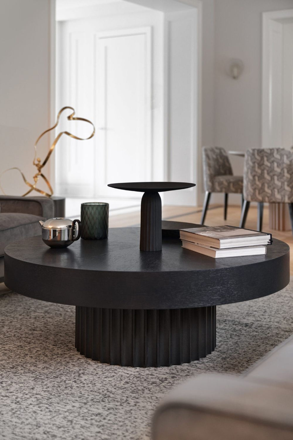 Grande Noir Ribbed Round Coffee Table