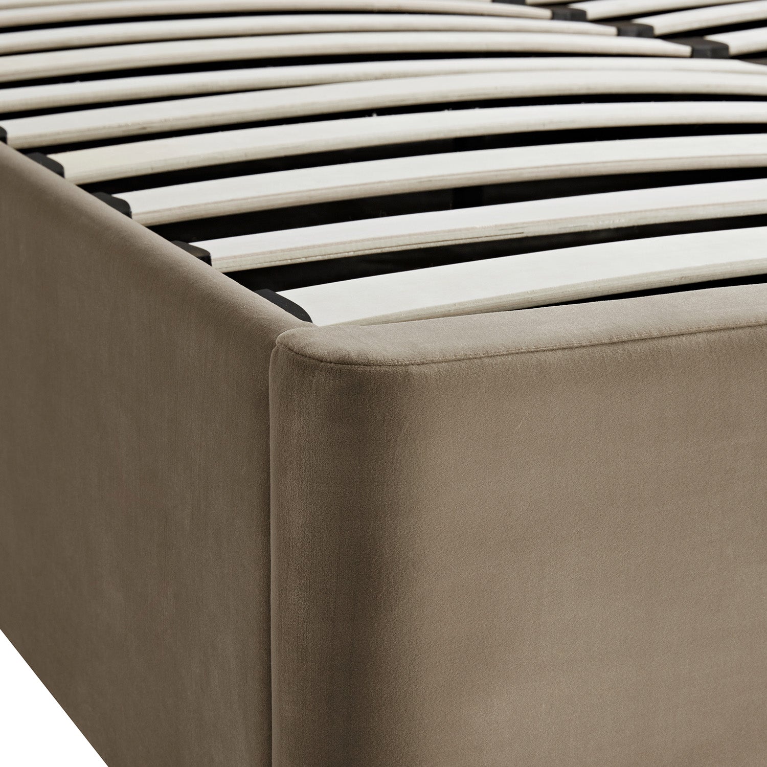 Serenzo Modern Bed