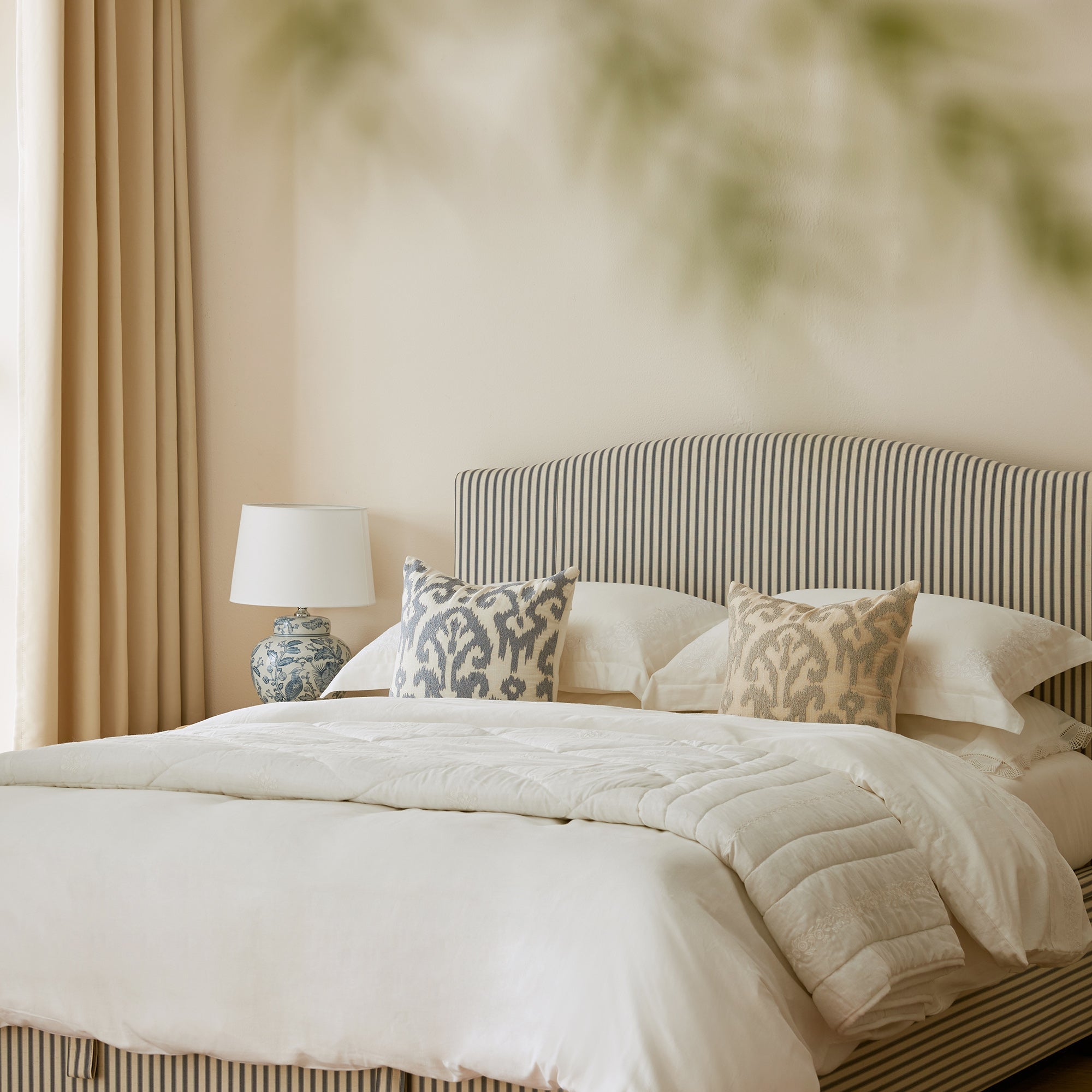 Tarello Grand Bed
