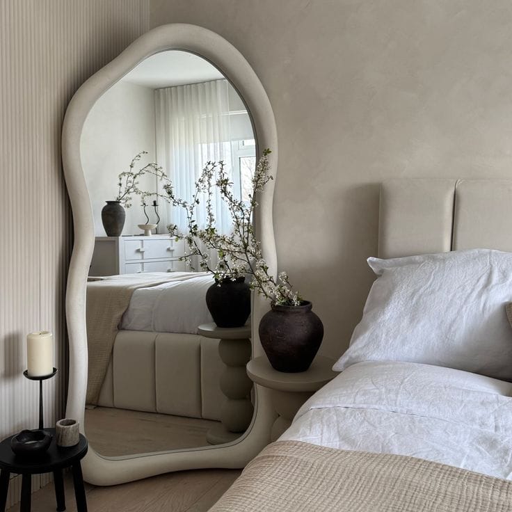 GleamAura Mirror